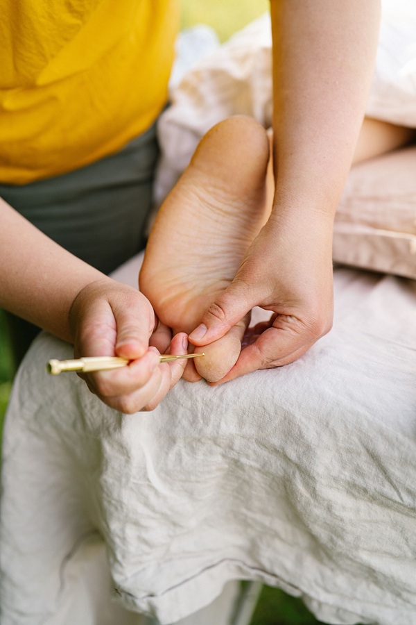 Vyöhyketerapia aikuisen vyöhyketerapia varpaan hoitaminen puikolla